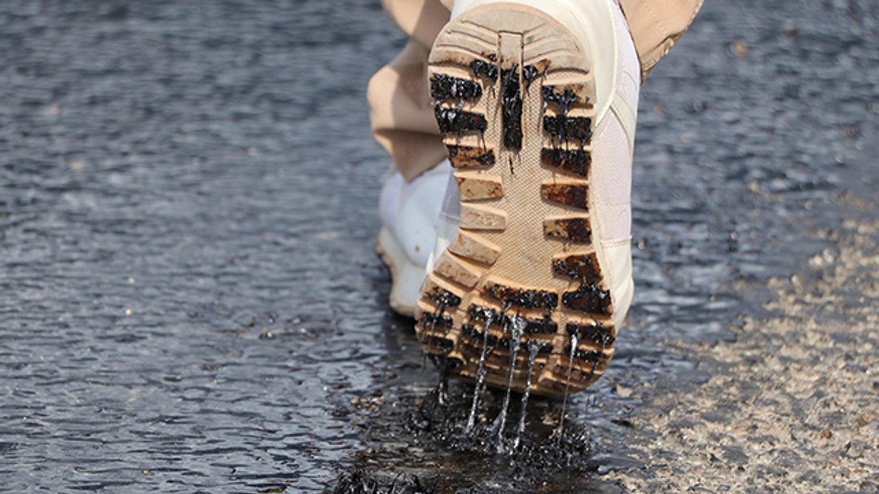 Denizli'de hava sıcaklığı, asfalt eritti