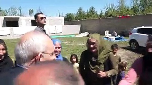 Kılıçdaroğlu,Van'da evlerinin elektriği kesik olan aileyi ziyaret etti