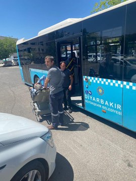 OTOBÜSTE FENALAŞAN YOLCUYU HASTANEYE YETİŞTİRDİ