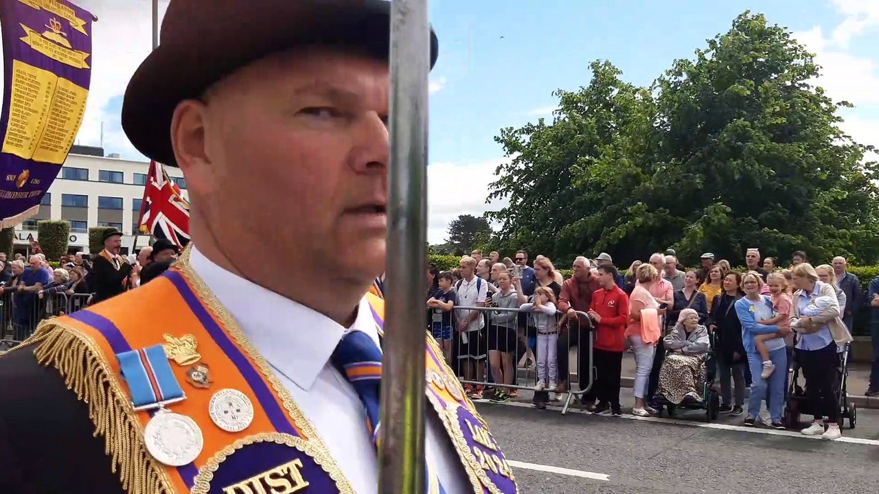 10 minute Orange parade