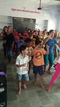 ग्रीष्मकालीन शिविर में सीख रहे गुर