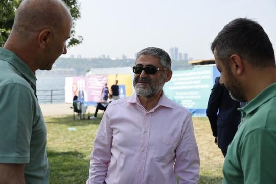 Sokağa inip vatandaşın derdini dinleyen Bakan Nebati: Gerekli adımları atacağız