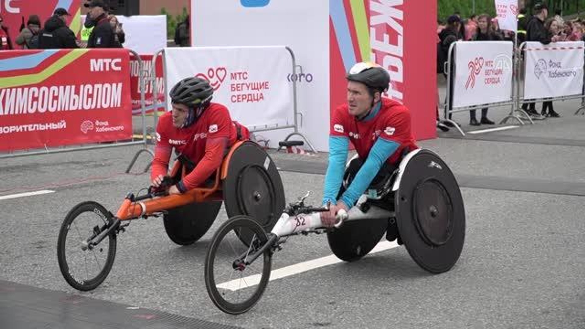 Moskova'da beyin tümörlü hastalar yararına maraton - Dailymotion Video