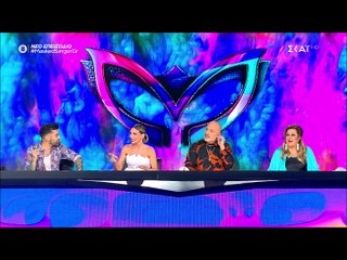 The Masked Singer: Η εντυπωσιακή εμφάνιση του «Αμφορέα»- Τι σχέση έχει με το «Μωρό»;