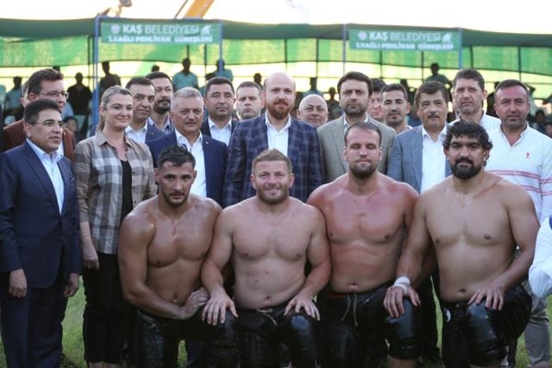 Kaş Belediyesi 1. Yağlı Güreşleri başpehlivanlığını İsmail Balaban kazandı