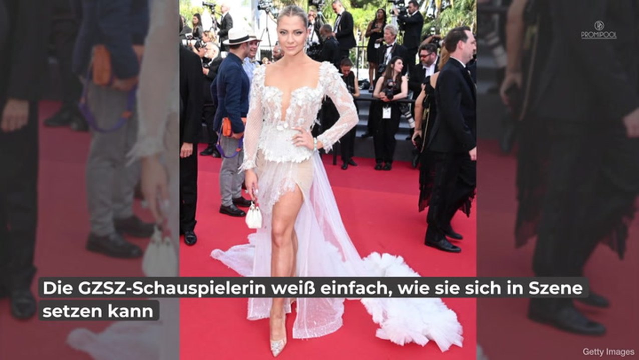 Valentina Pahde im durchsichtigen Kleid mit Ausschnitt und XL-Schlitz