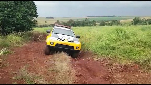 Vídeo mostra emoção de mulher ao reencontrar carros que foram furtados ontem, em Cascavel