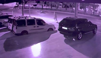 Çarptığı motosikletlinin ölümüne sebep olan sürücü aracını bırakıp koşarak böyle kaçtı