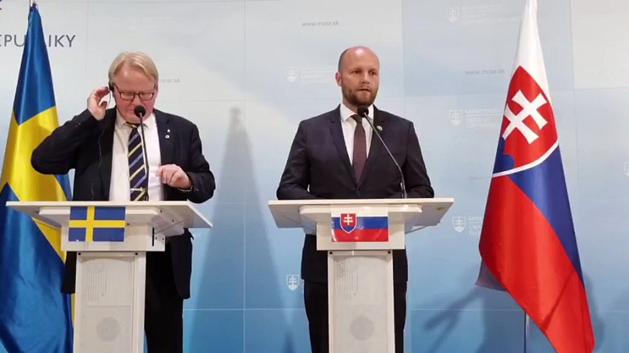 ZÁZNAM: J. Naď rokoval s P. Hultqvistom o členstve v NATO i obstarávaní pásovej techniky