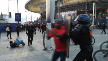 "Honte", "chaos", "Stade de Farce" : l'organisation de la finale de Ligue des Champions à Paris pointée du doigt à l'étranger