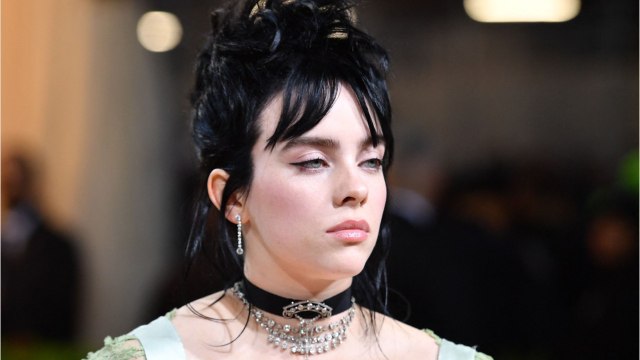 GALA VIDEO : Billie Eilish atteinte du syndrome de la Tourette : elle est “incroyablement blessée” par la réaction des gens