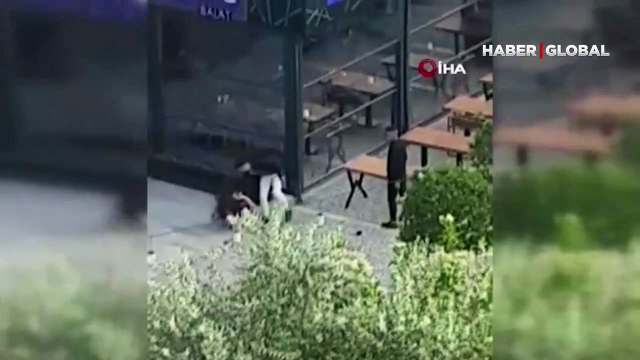 Bursa‘da alkollü genç, kız arkadaşını sokak ortasında darp etti