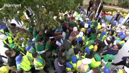 Cumhurbaşkanı Erdoğan, millet bahçesindeki ilk fidanın dikimini yaptı