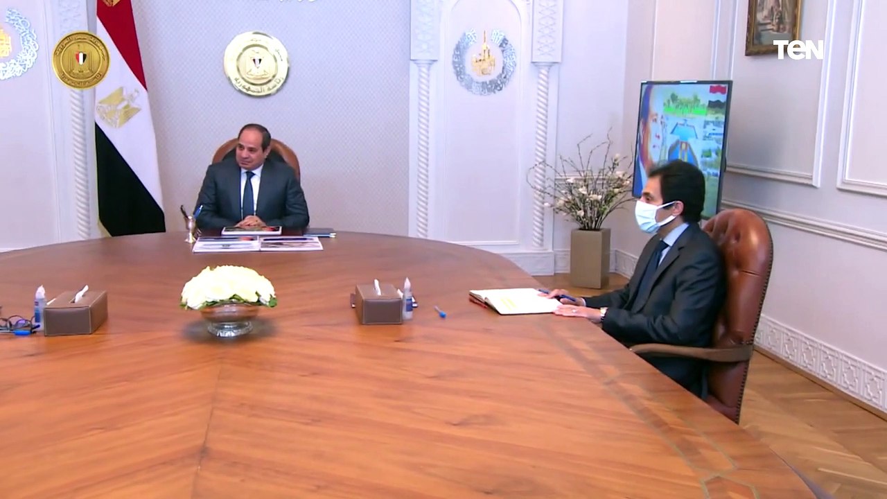 الرئيس السيسي يجتمع مع محافظ الوادي الجديد ويطلع على الموقف التنفيذي للمشروعات بالمحافظة