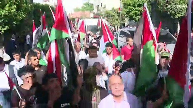 شاهد: مسيرة حاشدة في رام الله للتنديد بـ مسيرة الأعلام الإسرائيلية بالقدس