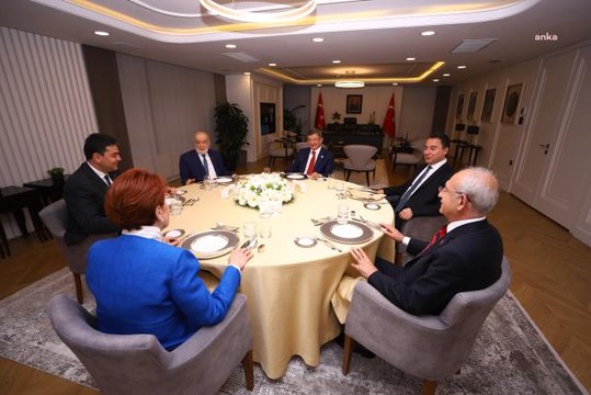 Muhalefet partilerinin genel başkanları Gelecek Partisi Genel Merkezi'nde bir araya geldi