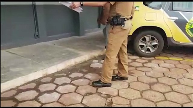 Homens são detidos pela PM em buscas após a ladrões de loja de roupas e tênis