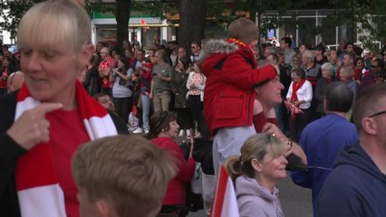 LIVERPOOL PARADE FANS AND TEAM BUS