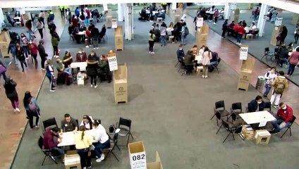 Colombianos votam para presidente