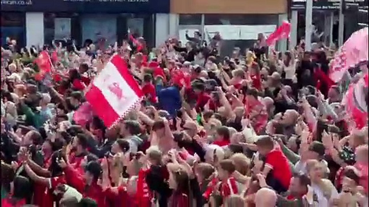 Fiestón del Liverpool pese a su derrota en la final de la Champions