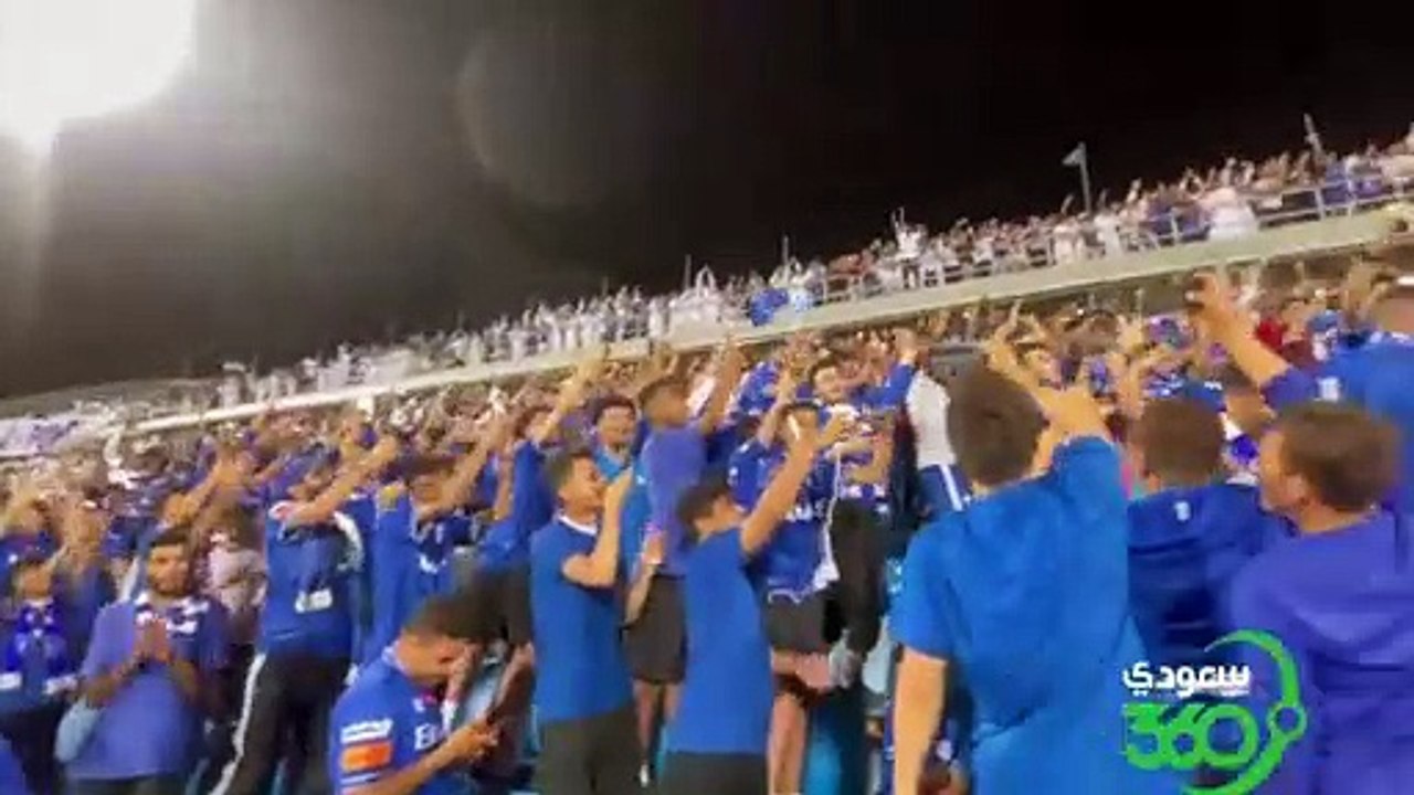 جماهير الهلال تشعل المدرجات بأجواء جنونية
