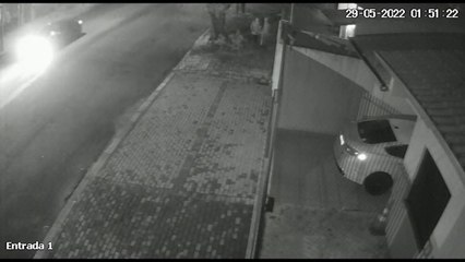 Imagem flagra roubo a pedestres no Centro de Cascavel