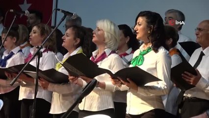Ayvalık'ta "Türkülerle Türkiye'm Bahar Konseri" coşturdu