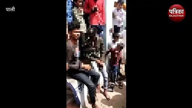 बिना बुलाए शादी में पहुंचे युवक, लोगों ने सिर का मुंडन कर जूतों की माला पहनाई, देखें पूरा वीडियो...