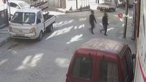 İstanbul'da kadına kapkaç şoku kamerada: Görüntülü görüşme yaparken çaldılar