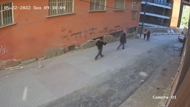 İstanbul’da kadına kapkaç şoku kamerada: Görüntülü görüşme yaparken çaldılar