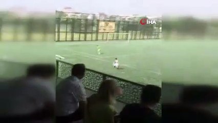 Görüntüler Bursa'dan... Futbolcular doluya böyle yakalandı