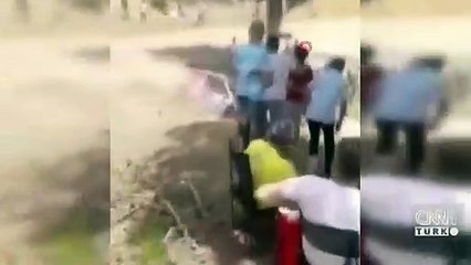 Ralli yarışında araç seyircilerin arasına daldı