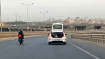 Başakşehir'de otoyolda tehlikeli yolculuk kamerada