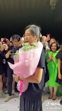 Hậu Tuần lễ thời trang, cặp đôi trong ekip chương trình bất ngờ cầu hôn sau 8 năm hẹn hò