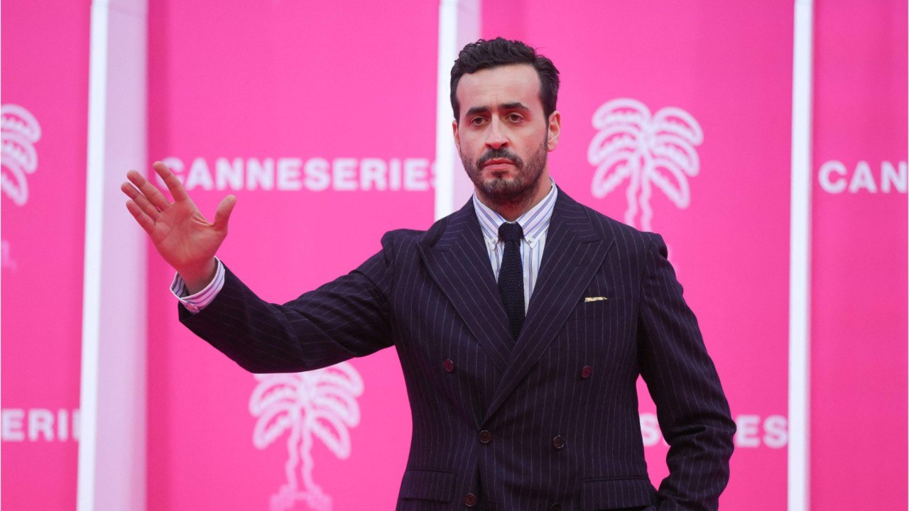 VOICI : Le Flambeau : Jonathan Cohen dévoile la signification de Chupacabra et c'est très drôle