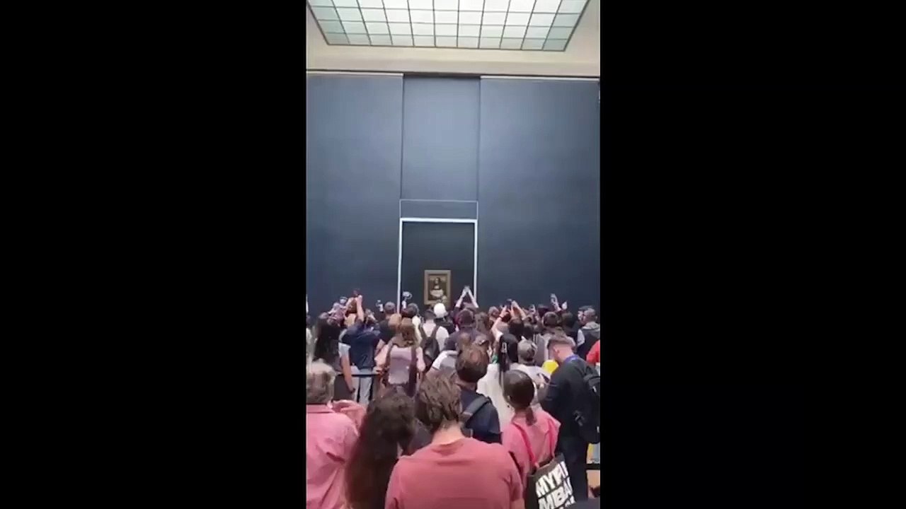 Mona Lisa'ya pastalı saldırı!