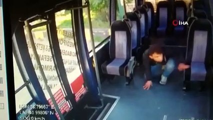 Minibüste sürünerek paraları çaldı