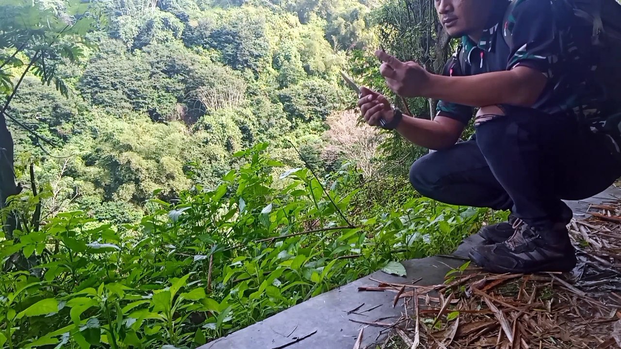 Solo Hiking Enjoy the Holiday
