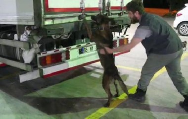 ETLERİN ARASINDAN 6,5 KİLO UYUŞTURUCU ÇIKTI