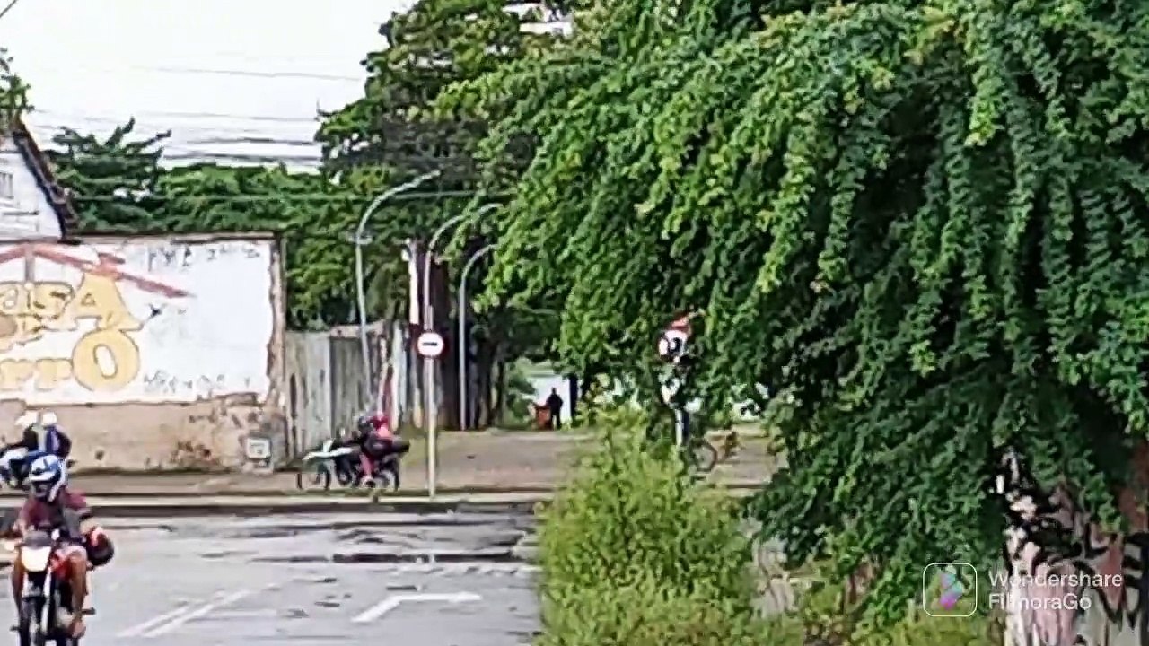 Airbus A321 PT-MXB vindo de Guarulhos e Airbus A320NEO PR-YRE vindo de Belém para Fortaleza