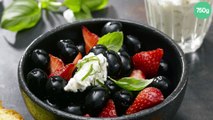 Salade de fraises, olives noires confites, crème fouettée à l'huile d'olive & basilic