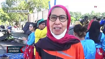 Senam Massal Lansia Dikolaborasikan dengan Permainan Egrang