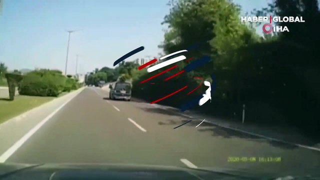 Bursa'da kaza yapan muhtar, kaza anını gösteren araç kamera kaydını hesabında paylaştı