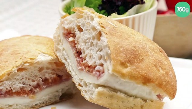 Ciabatta au jambon de Parme, tomates séchées et mozarella