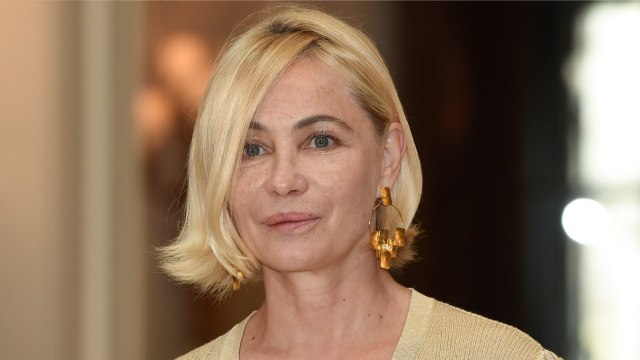 GALA VIDEO - PHOTO - Emmanuelle Béart méconnaissable : elle sort les archives pour célébrer sa maman !