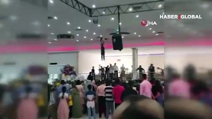 Düğünde inanılmaz olay! Kafasını kaldıran dehşete düştü
