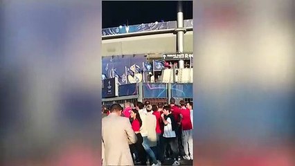 França atribui fiasco na final da Champions à fraude de ingressos