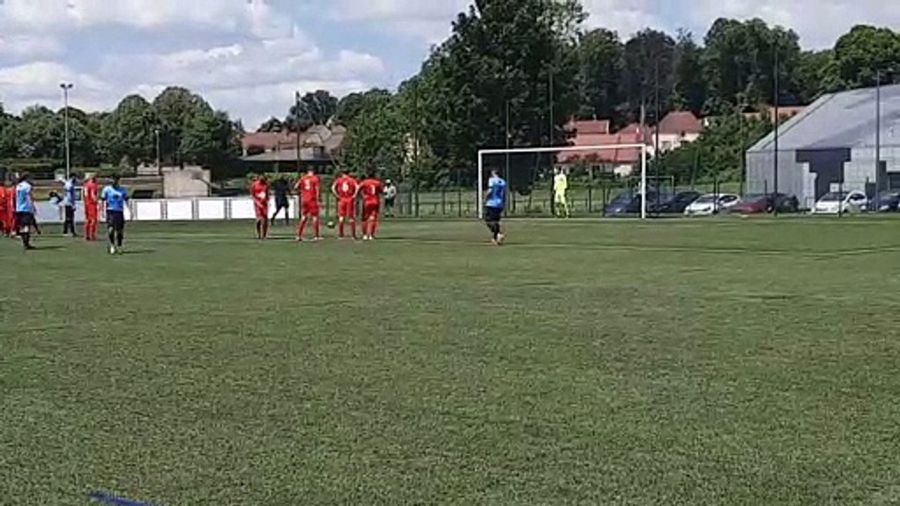 SENIORS A / LE PENALTY DE CAPITAINE YANN PITTET FACE A AUXONNE (29/05)