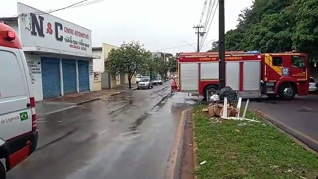 Mulher tem dedos esmagados enquanto manuseava cilindro elétrico, em Umuarama