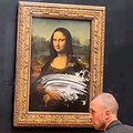 Un hombre ataca con un pastel el cuadro de 'La Mona Lisa' en el museo del Louvre